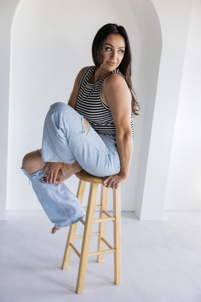 Creative entrepreneur photoshoot, Arizona lifestyle branding, studio brand photo session, az brand photographer, womens posing, web designer brand session, stool poses