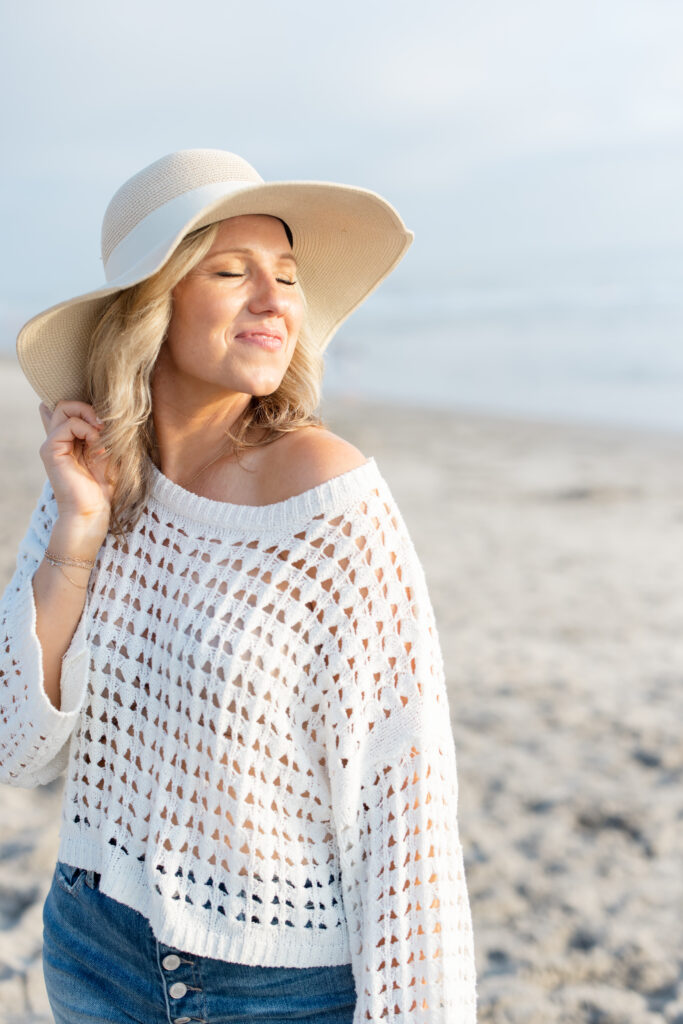 women's posing ideas, branding session for entrepreneur, service based business, lifestyle brand photos, California beach session