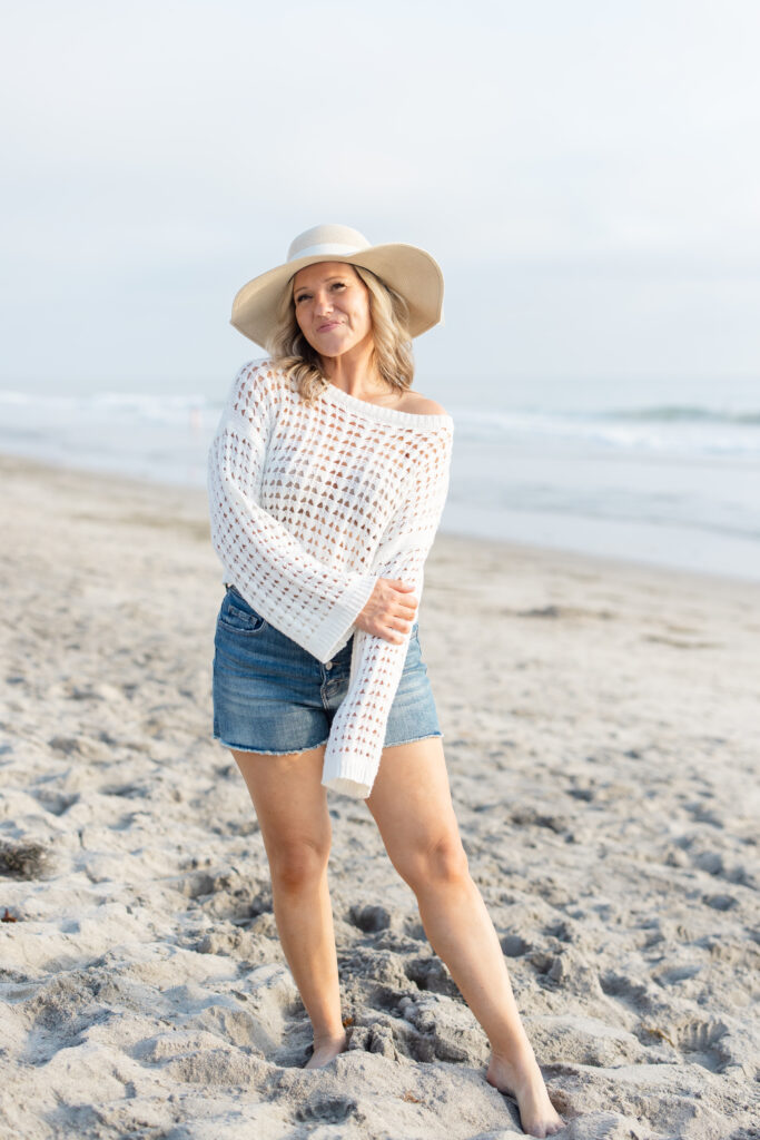 women's posing ideas, branding session for entrepreneur, service based business, lifestyle brand photos, California beach session