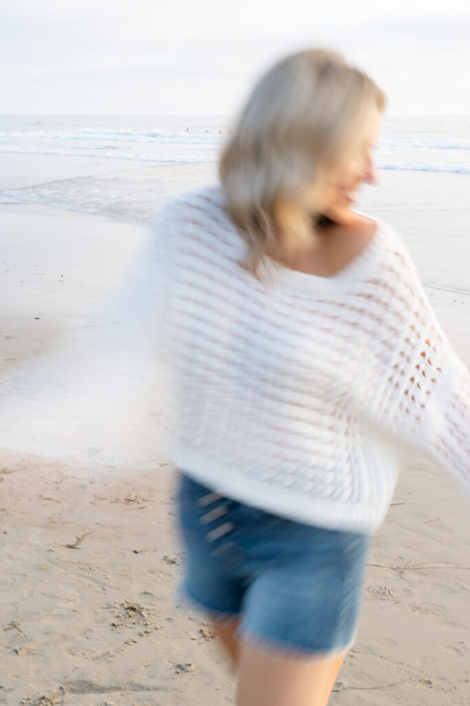 women's posing ideas, branding session for entrepreneur, service based business, lifestyle brand photos, California beach session