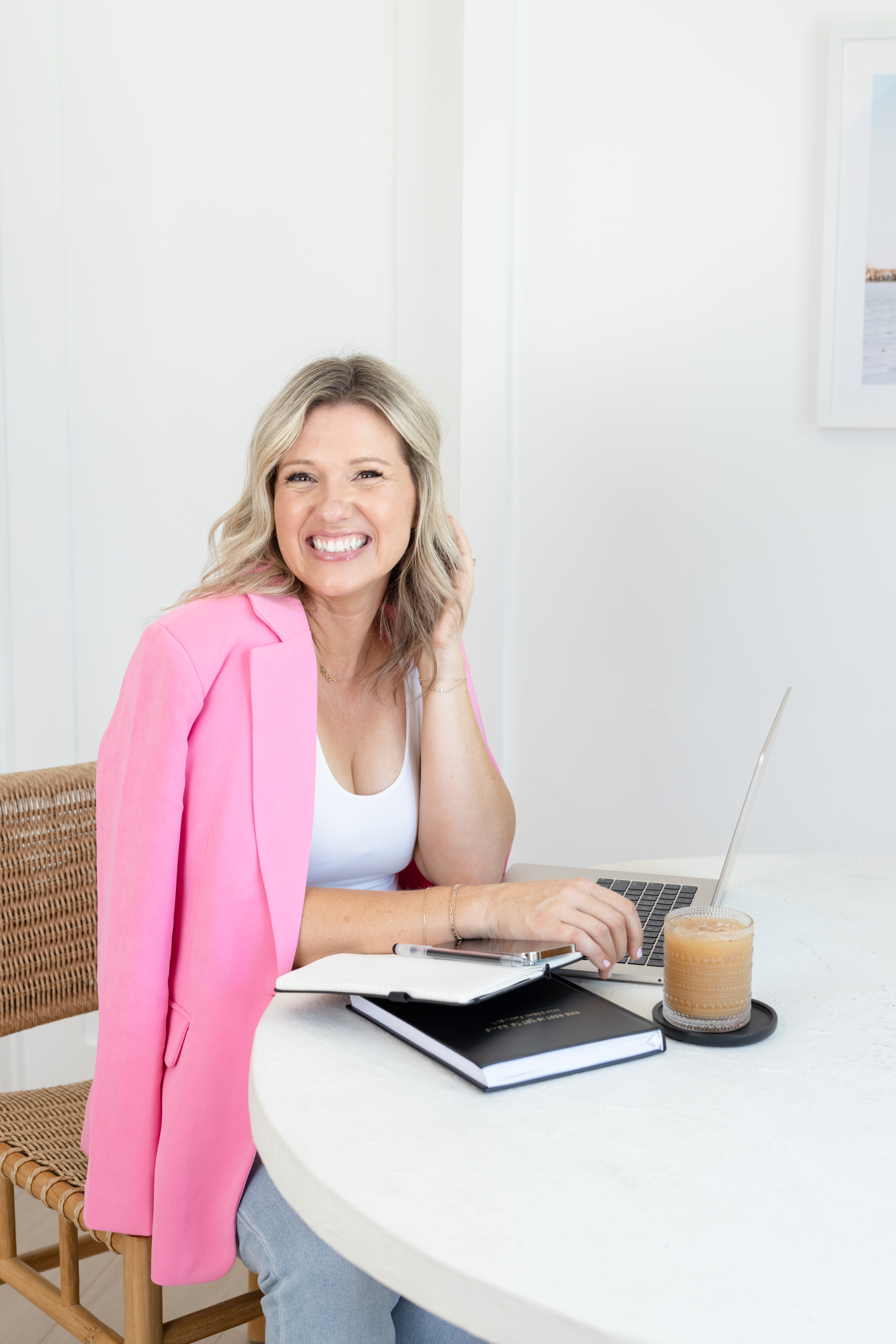 stuck in business, mentor coach, online mastermind, female branding session, pink blazer, working photos, what to wear, womens fashion